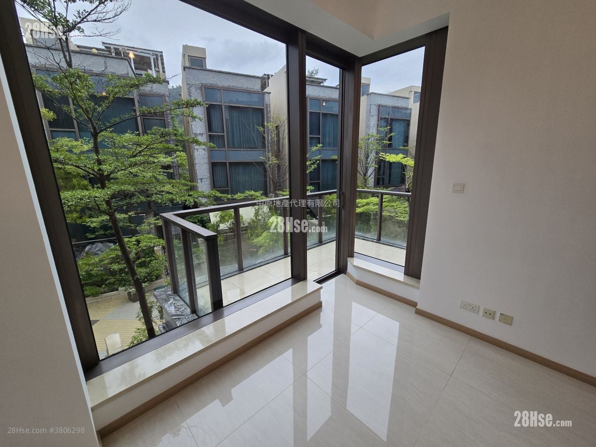 Domus Sell 4 Bedrooms 2,536 ft²