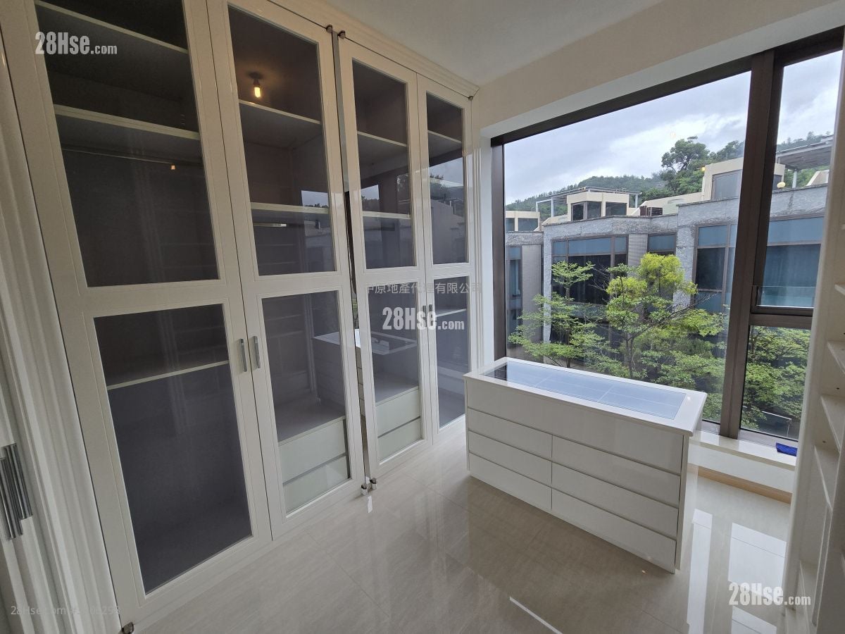 Domus Sell 4 Bedrooms 2,536 ft²