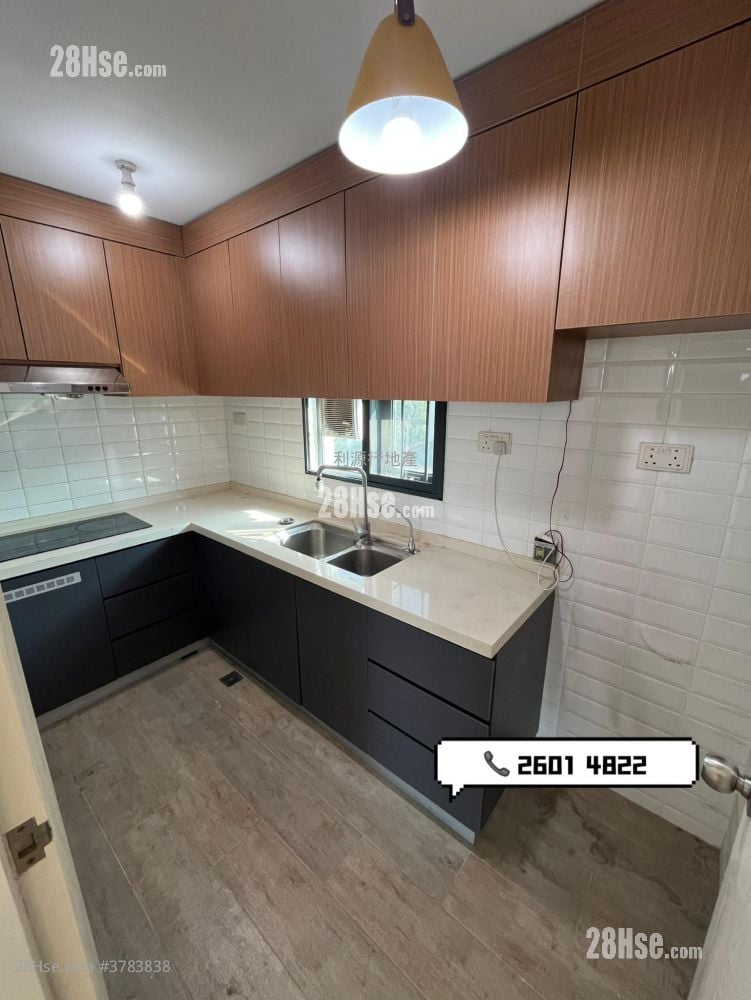 村屋 租盘 3 房 , 2 浴室 700 平方尺