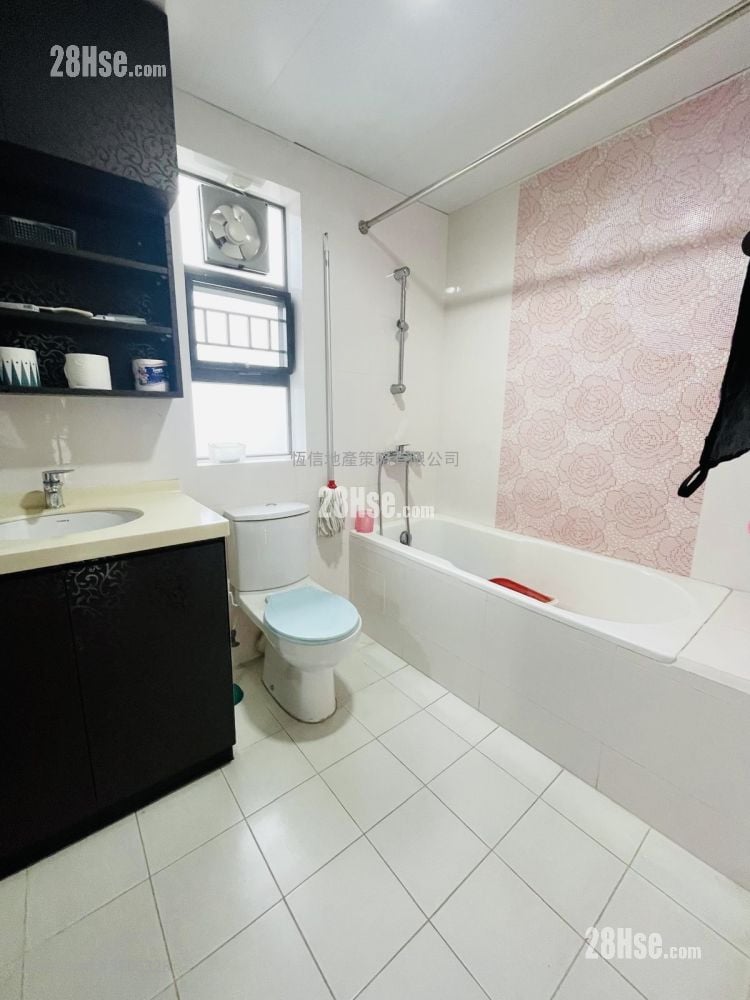 Village Sell 4 Bedrooms , 2 Bathrooms 1,400 ft²