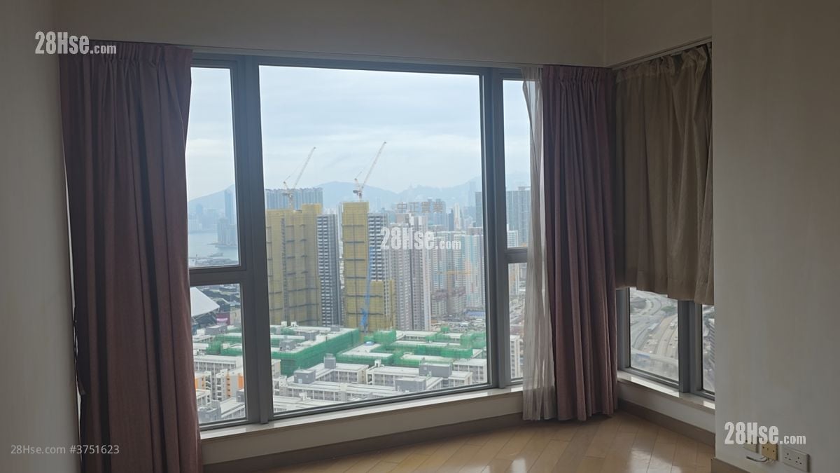 The Latitude Sell 4 Bedrooms , 3 Bathrooms 1,333 ft²