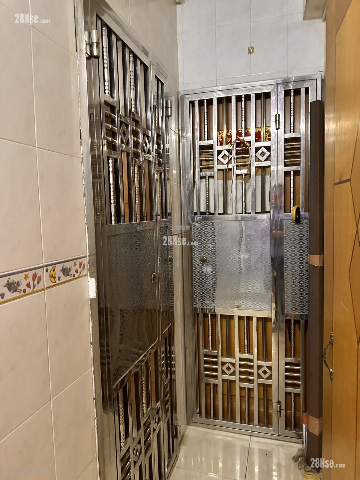 唐楼 售盘 4 房 , 4 浴室 543 平方尺