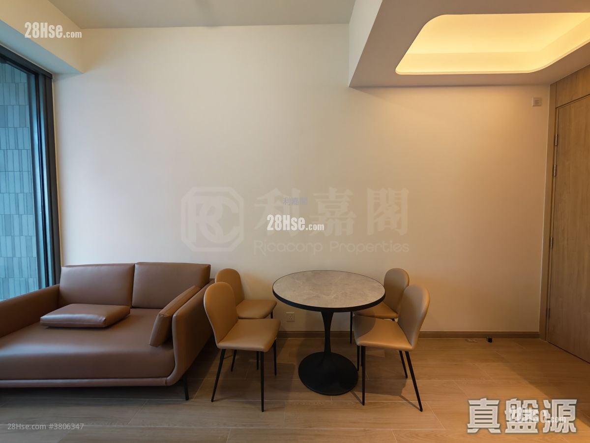 Hava Sell 2 Bedrooms 395 ft²