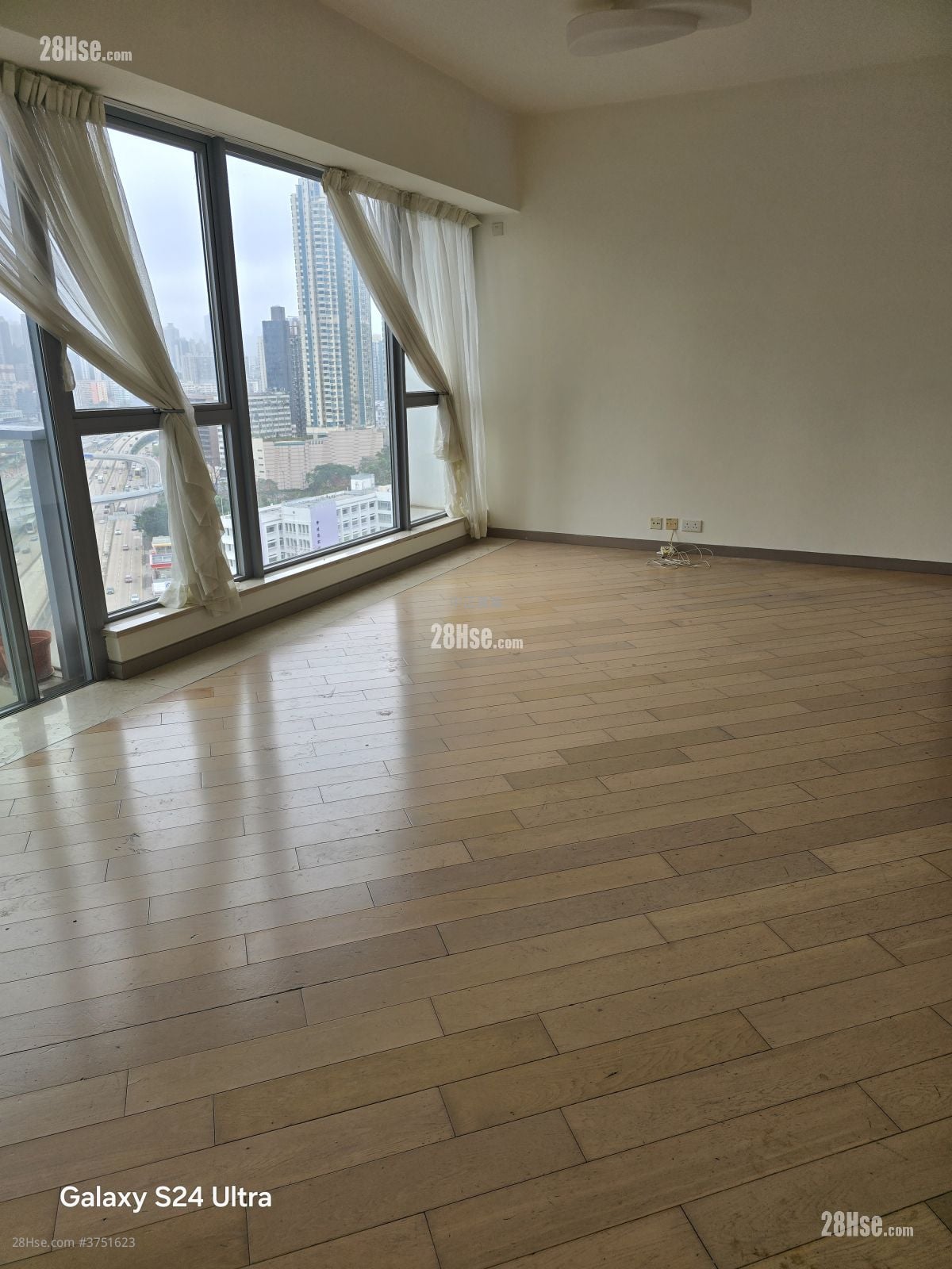 The Latitude Sell 4 Bedrooms , 3 Bathrooms 1,333 ft²