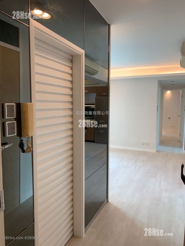 Wilton Place Sell 2 Bedrooms , 2 Bathrooms 573 ft²