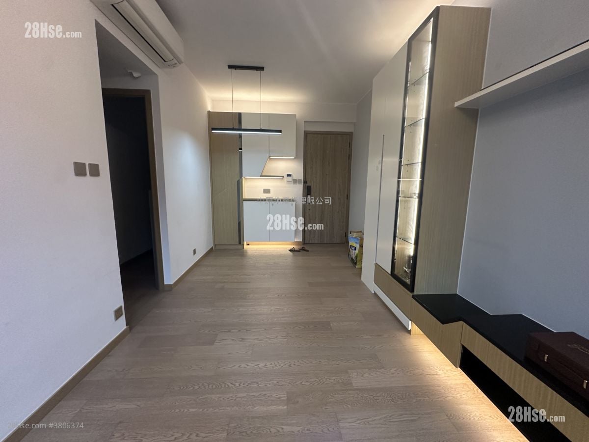 Centra Horizon Rental 2 Bedrooms , 2 Bathrooms 585 ft²