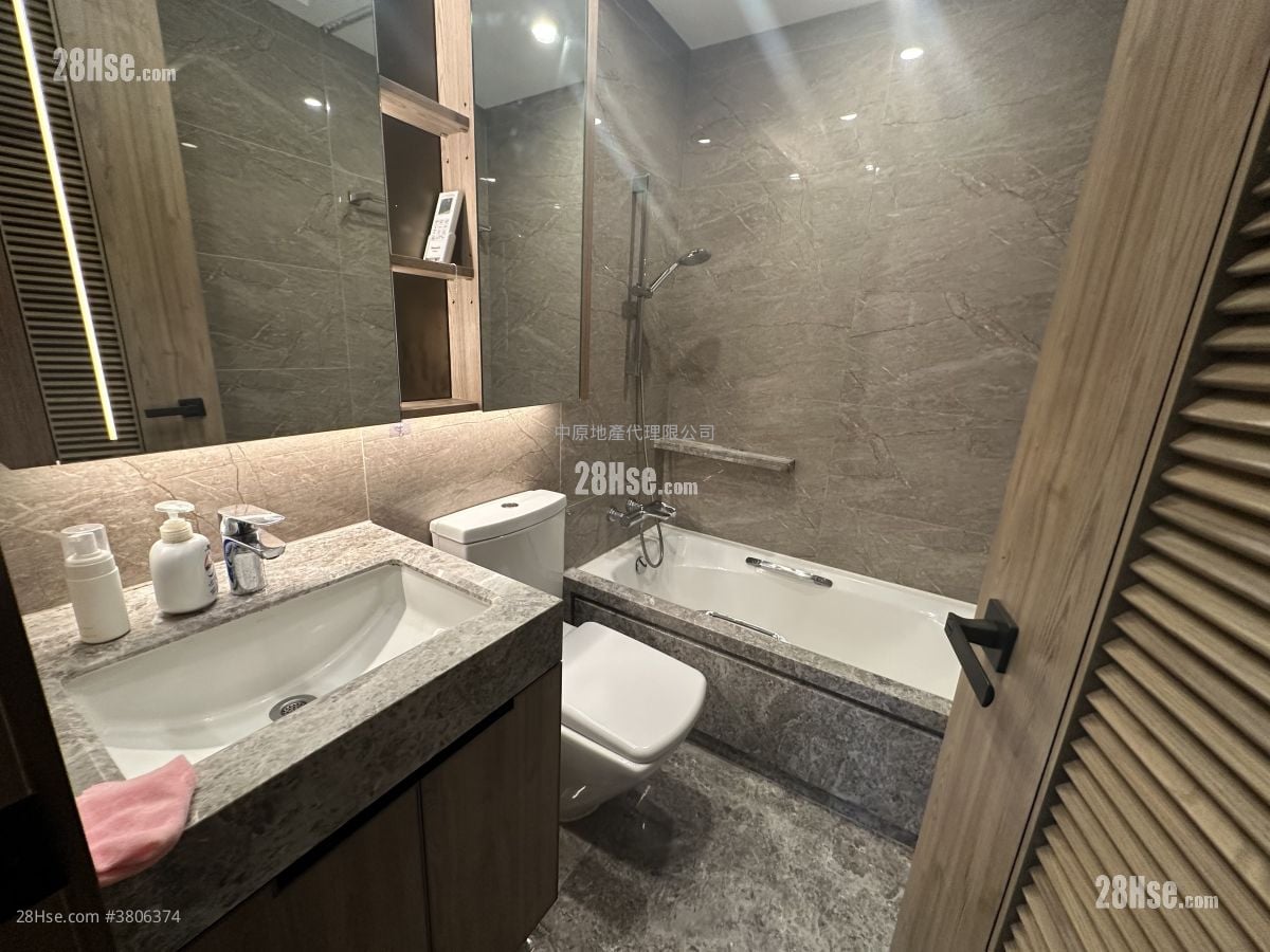 Centra Horizon Rental 2 Bedrooms , 2 Bathrooms 585 ft²