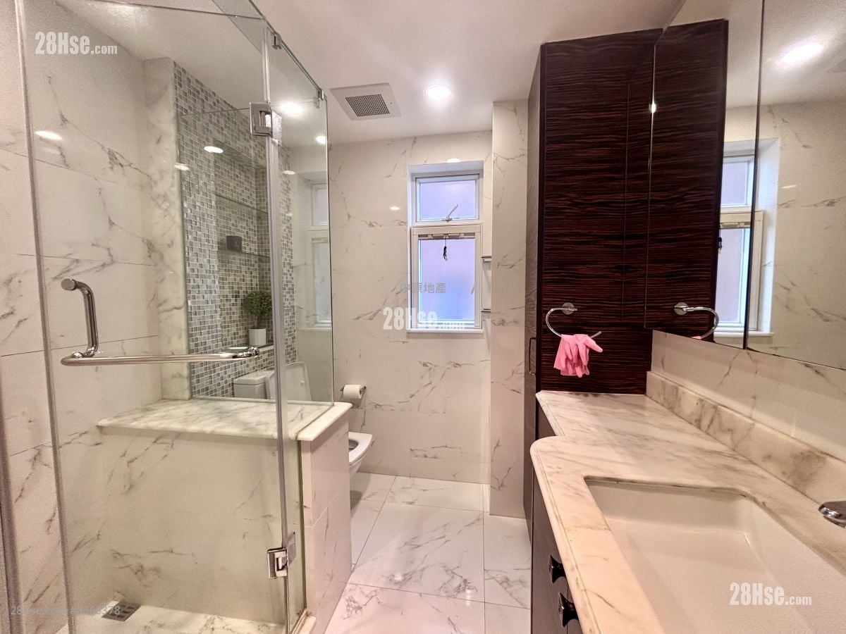 比华利山别墅 租盘 5+ 房 , 4 浴室 3,272 平方尺