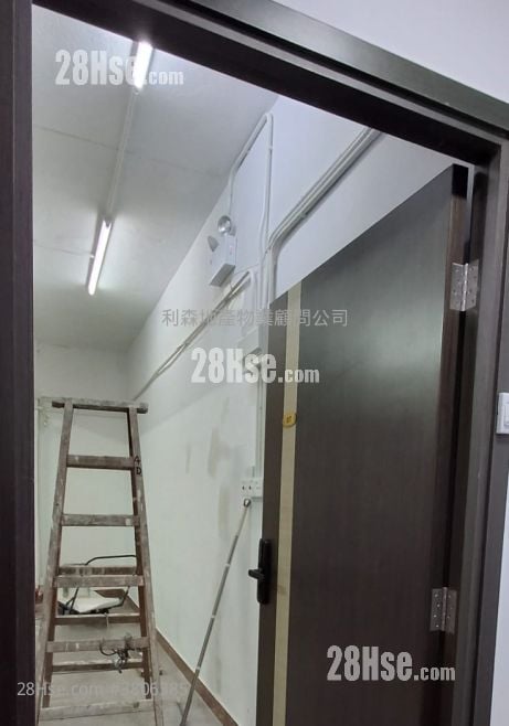 On Tat Industrial Building Rental 480 ft²