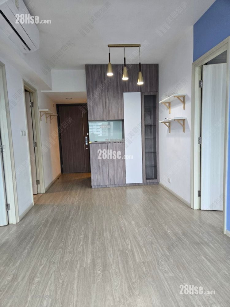 living room: Yuccie Square Sell 2 Bedrooms , 1 Bathroom 430 ft²