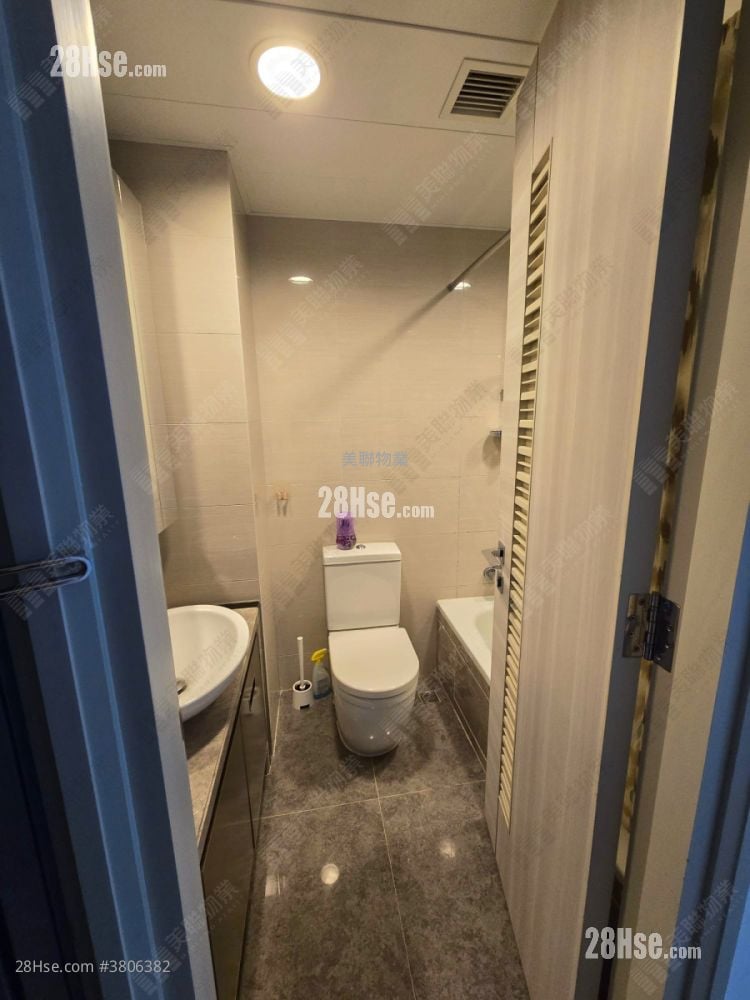 bathroom: Yuccie Square Sell 2 Bedrooms , 1 Bathroom 430 ft²