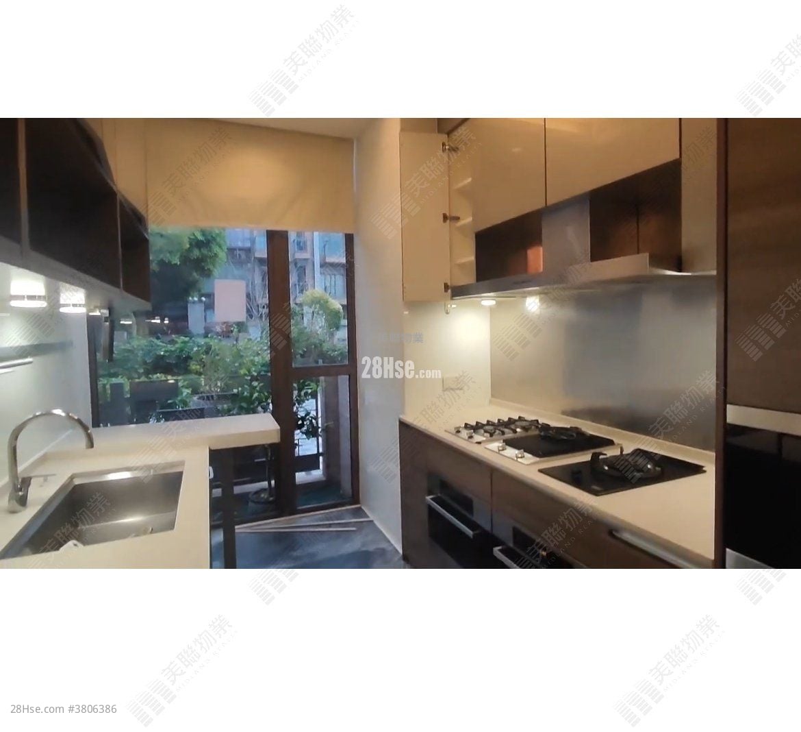 厨房: 溱林 售盘 4 房 , 5+ 浴室 2,439 平方尺