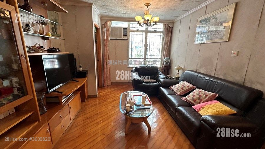 Tong Ming Court Sell 3 Bedrooms , 1 Bathroom 601 ft²