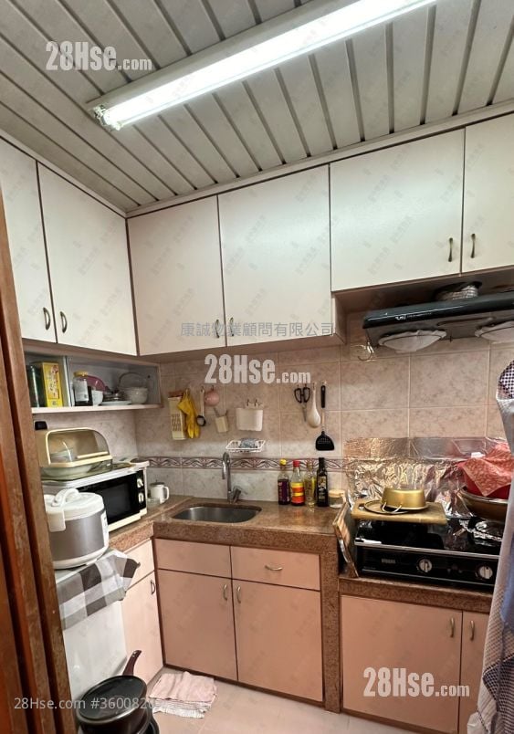 Tong Ming Court Sell 3 Bedrooms , 1 Bathroom 601 ft²