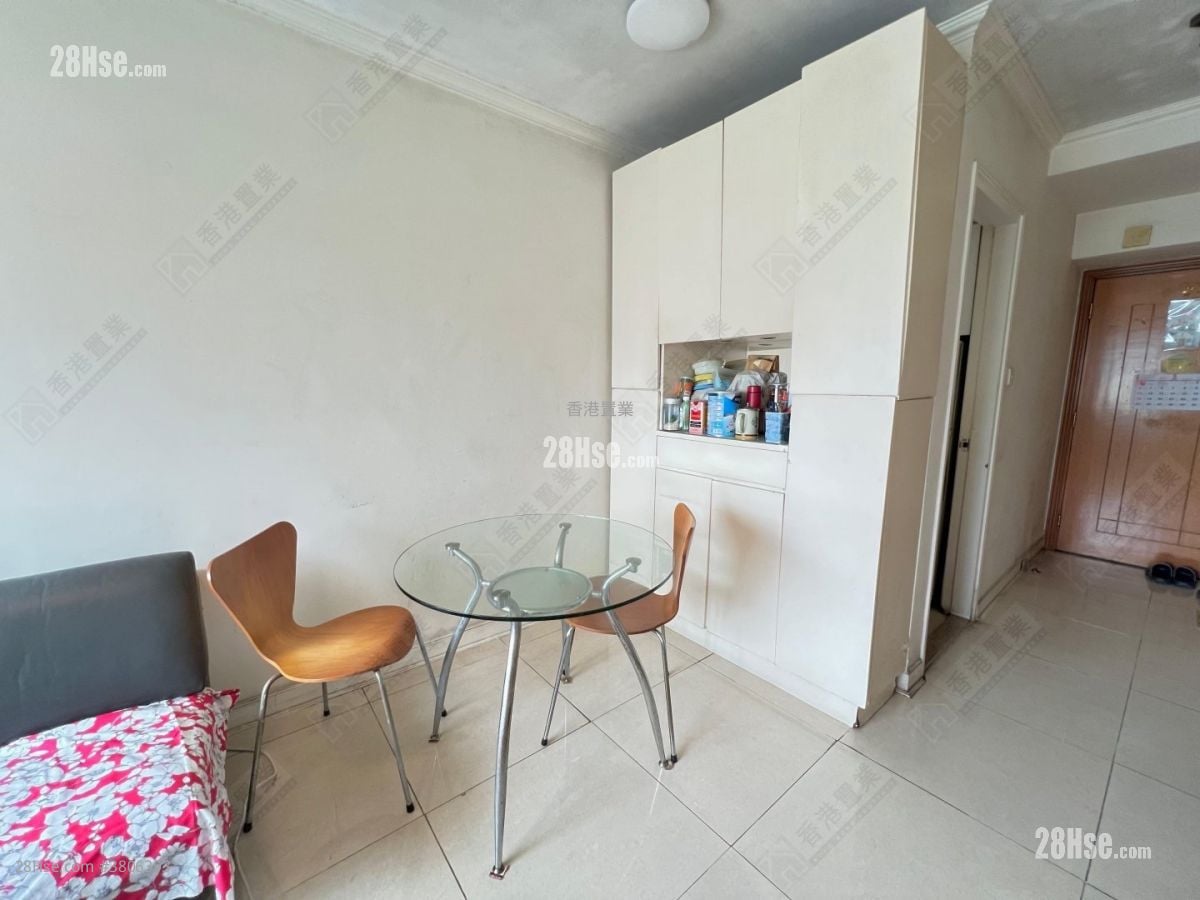 Hampton Place Sell 2 Bedrooms , 1 Bathroom 431 ft²