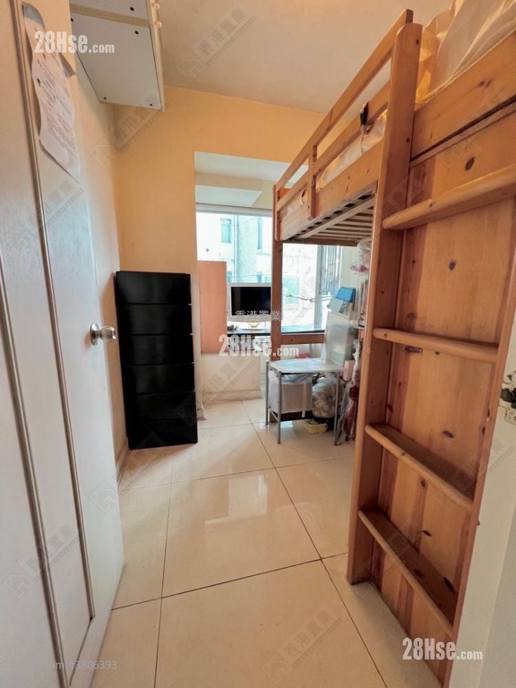 Hampton Place Sell 2 Bedrooms , 1 Bathroom 431 ft²