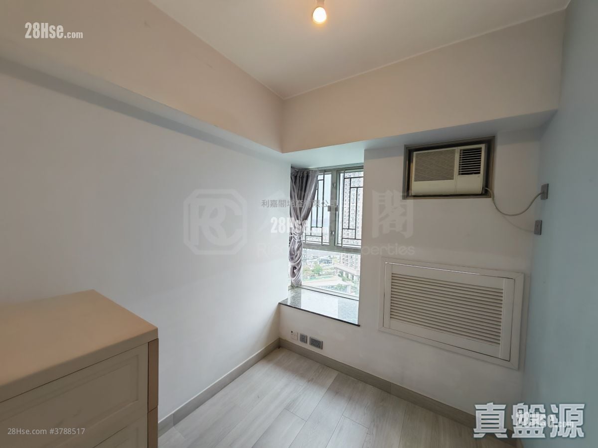 Yoho Town Sell 2 Bedrooms , 1 Bathroom 422 ft²