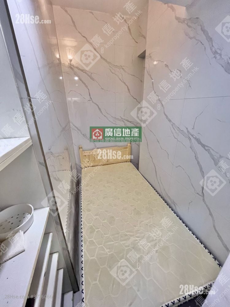 Cheung Hing Mansion Sell 3 Bedrooms , 1 Bathroom 256 ft²