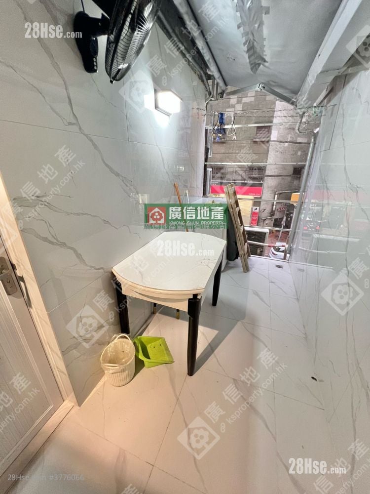 Cheung Hing Mansion Sell 3 Bedrooms , 1 Bathroom 256 ft²