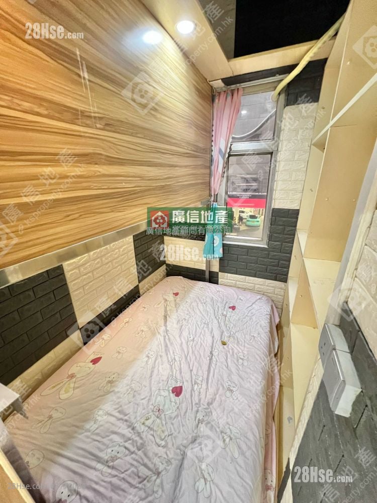 Cheung Hing Mansion Sell 3 Bedrooms , 1 Bathroom 256 ft²