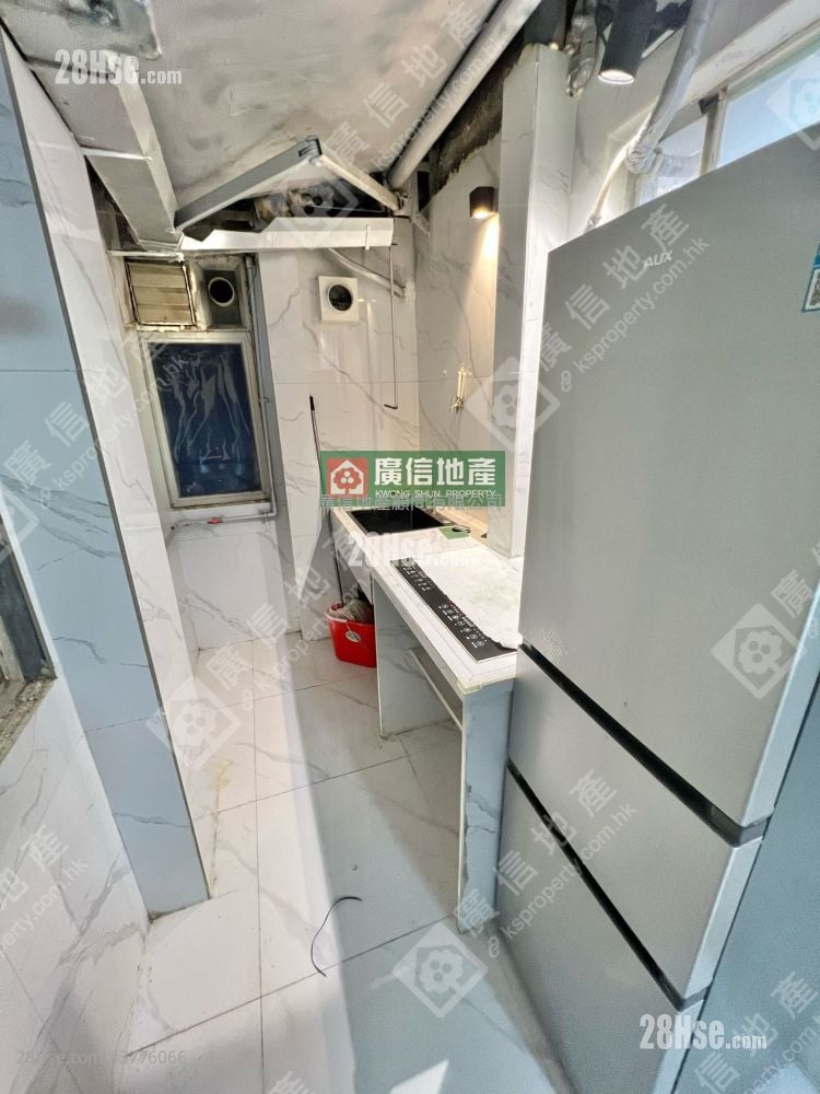 Cheung Hing Mansion Sell 3 Bedrooms , 1 Bathroom 256 ft²