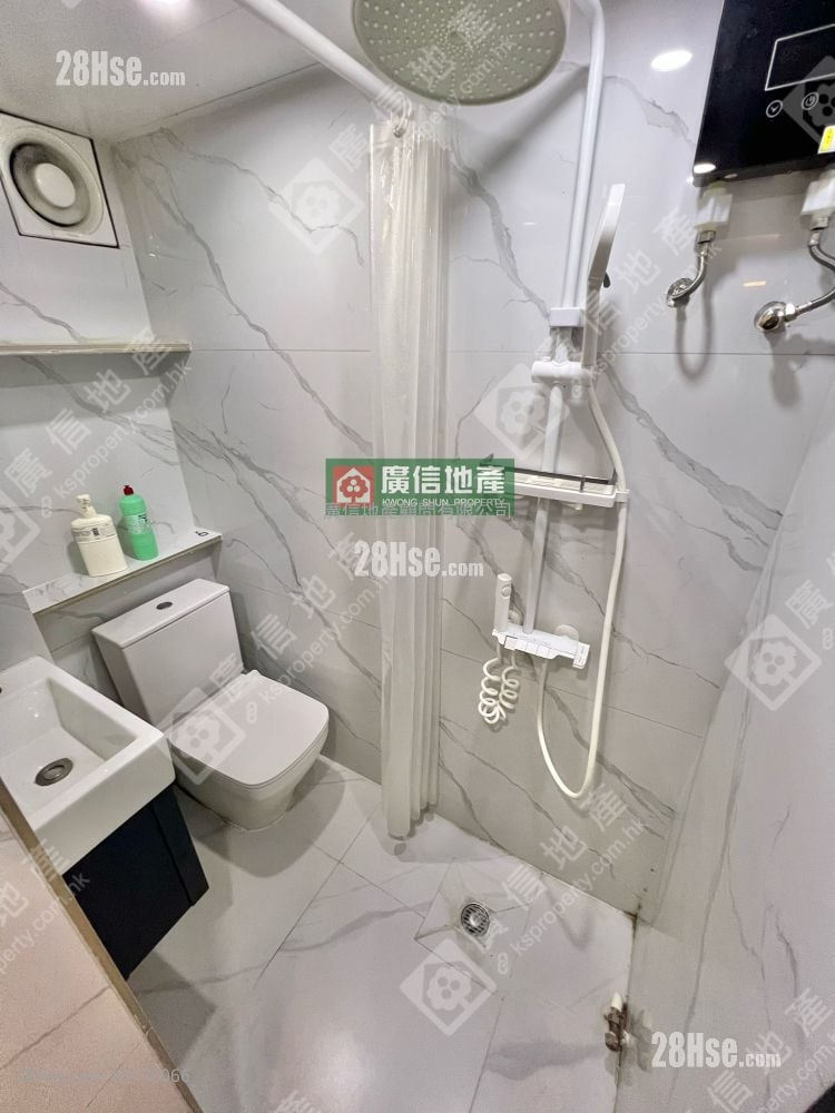 Cheung Hing Mansion Sell 3 Bedrooms , 1 Bathroom 256 ft²