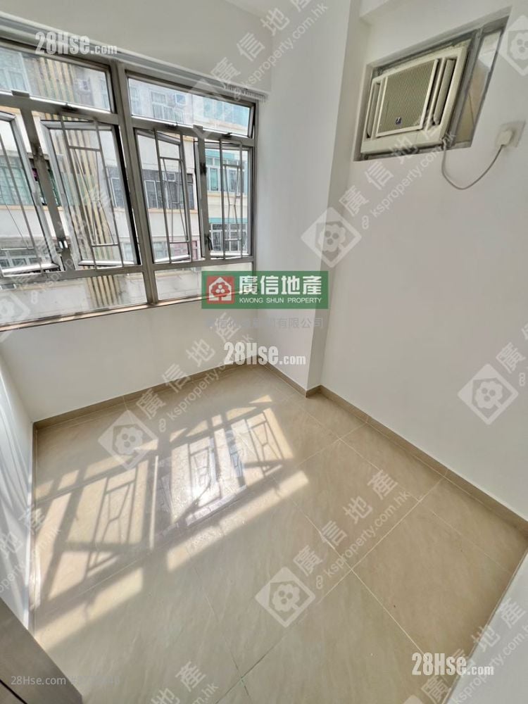 New Man Lee Building Sell 2 Bedrooms , 1 Bathroom 285 ft²