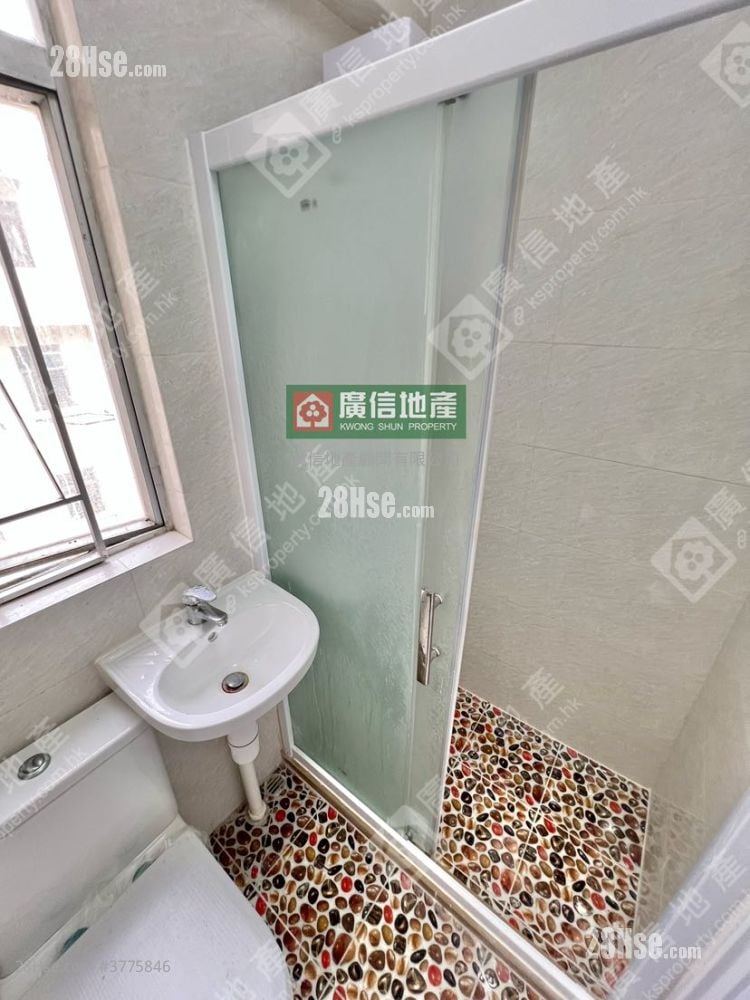 New Man Lee Building Sell 2 Bedrooms , 1 Bathroom 285 ft²