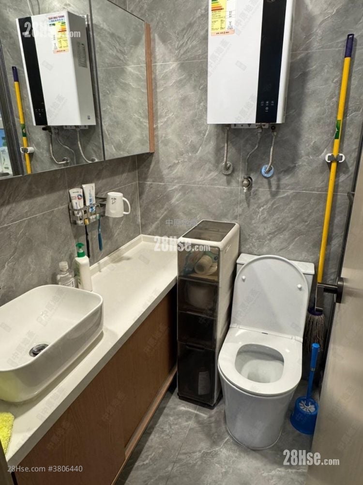 Fanling Town Center Sell 2 Bedrooms , 1 Bathroom 376 ft²