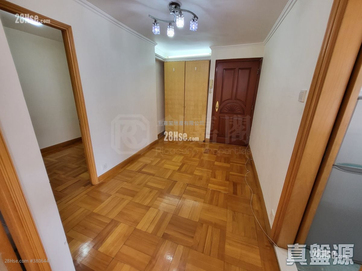 Mei Foo Sun Chuen Sell 3 Bedrooms , 2 Bathrooms 653 ft²