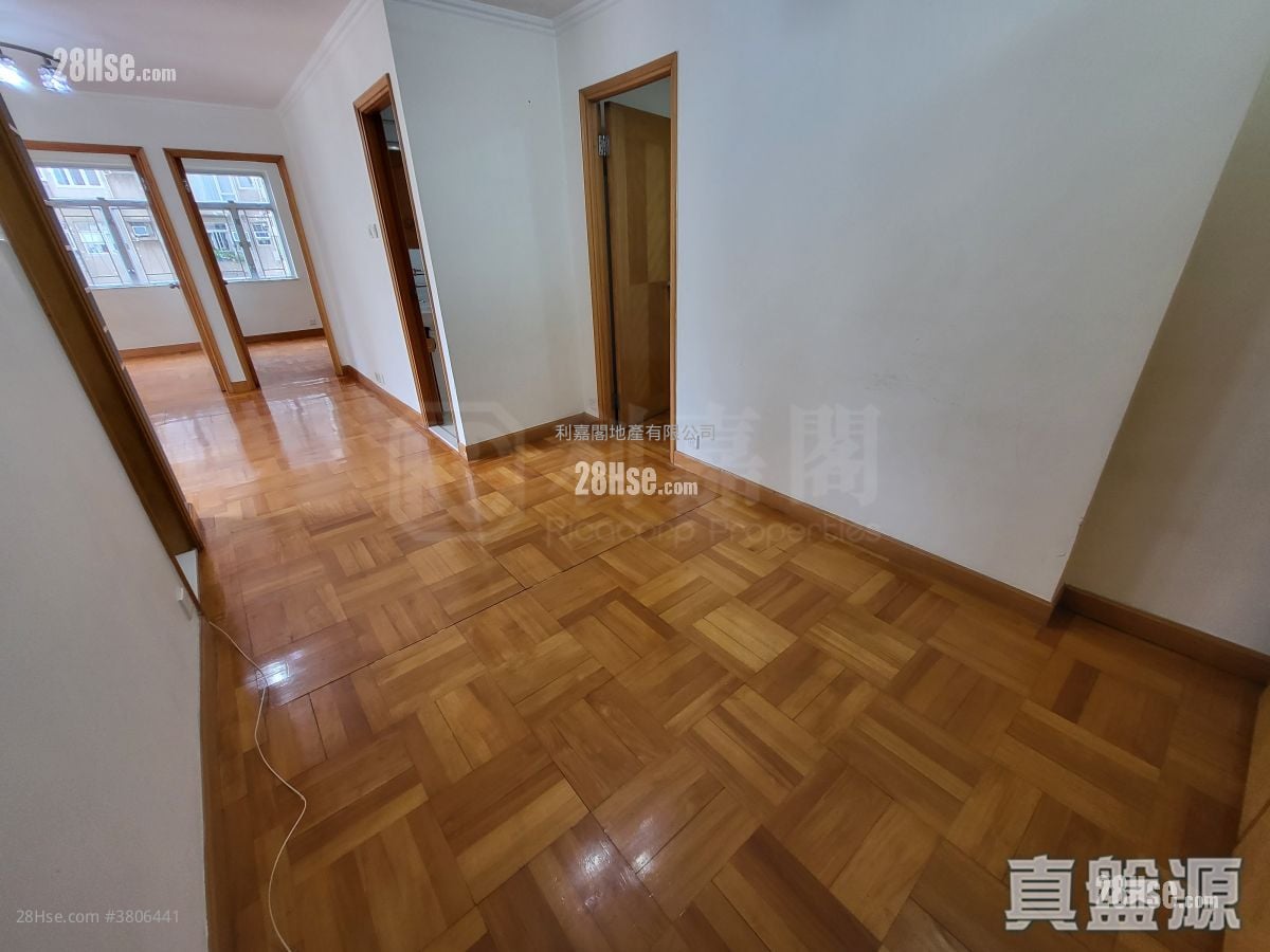 Mei Foo Sun Chuen Sell 3 Bedrooms , 2 Bathrooms 653 ft²