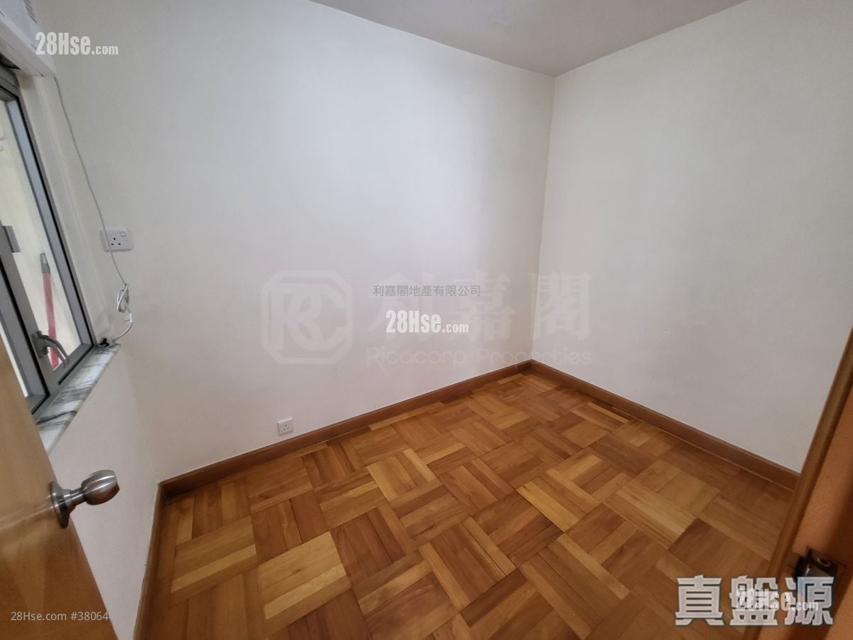 Mei Foo Sun Chuen Sell 3 Bedrooms , 2 Bathrooms 653 ft²