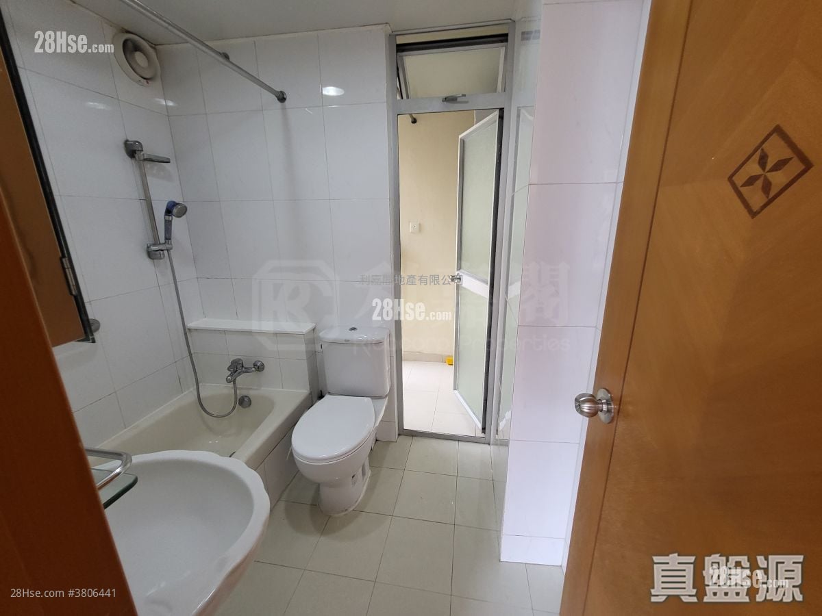 Mei Foo Sun Chuen Sell 3 Bedrooms , 2 Bathrooms 653 ft²