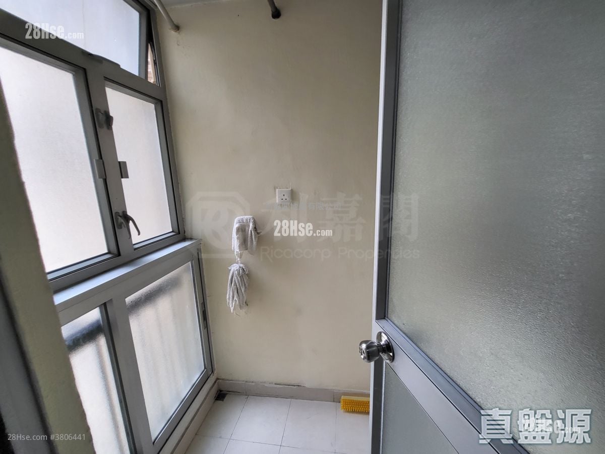Mei Foo Sun Chuen Sell 3 Bedrooms , 2 Bathrooms 653 ft²