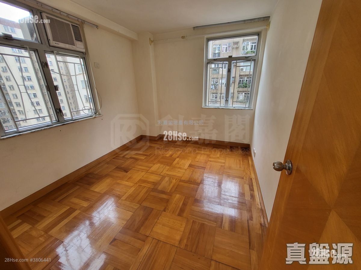 Mei Foo Sun Chuen Sell 3 Bedrooms , 2 Bathrooms 653 ft²