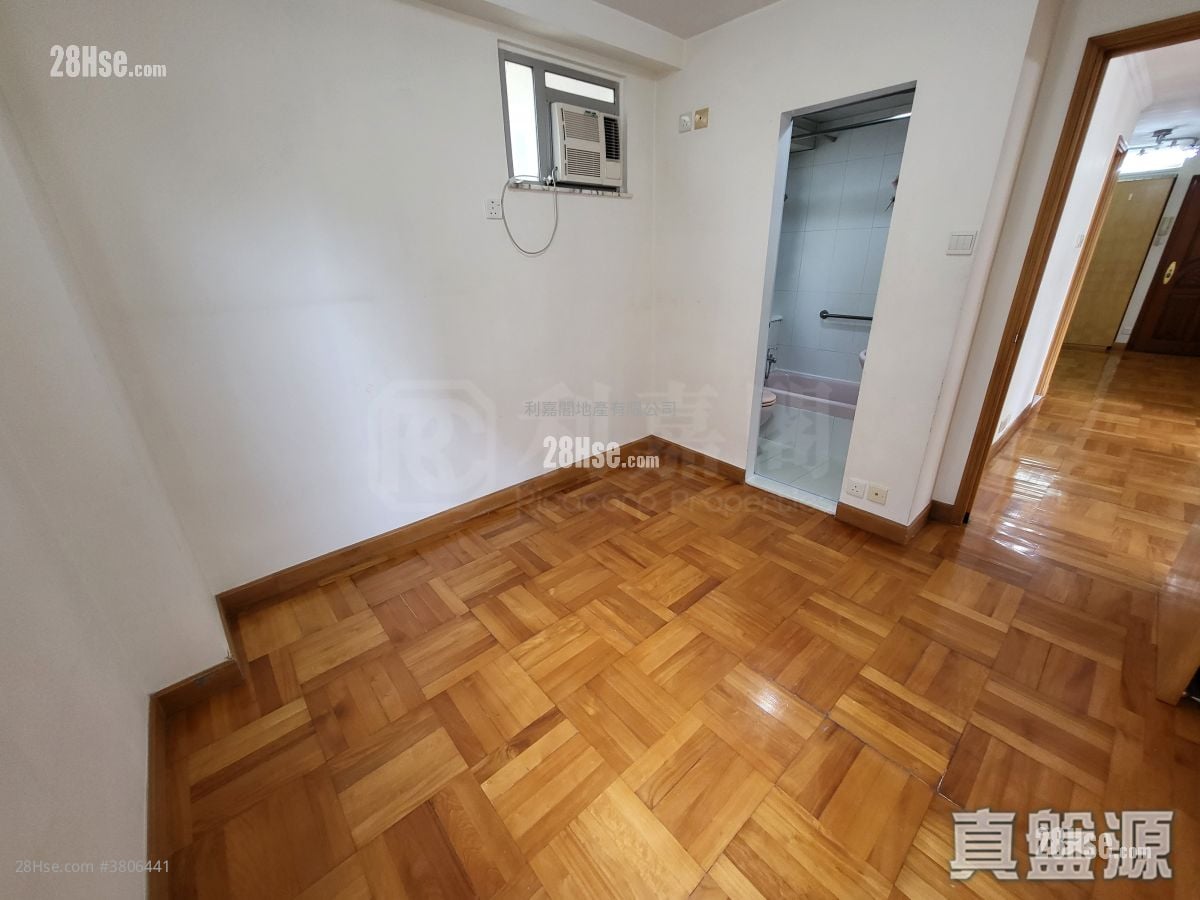 Mei Foo Sun Chuen Sell 3 Bedrooms , 2 Bathrooms 653 ft²