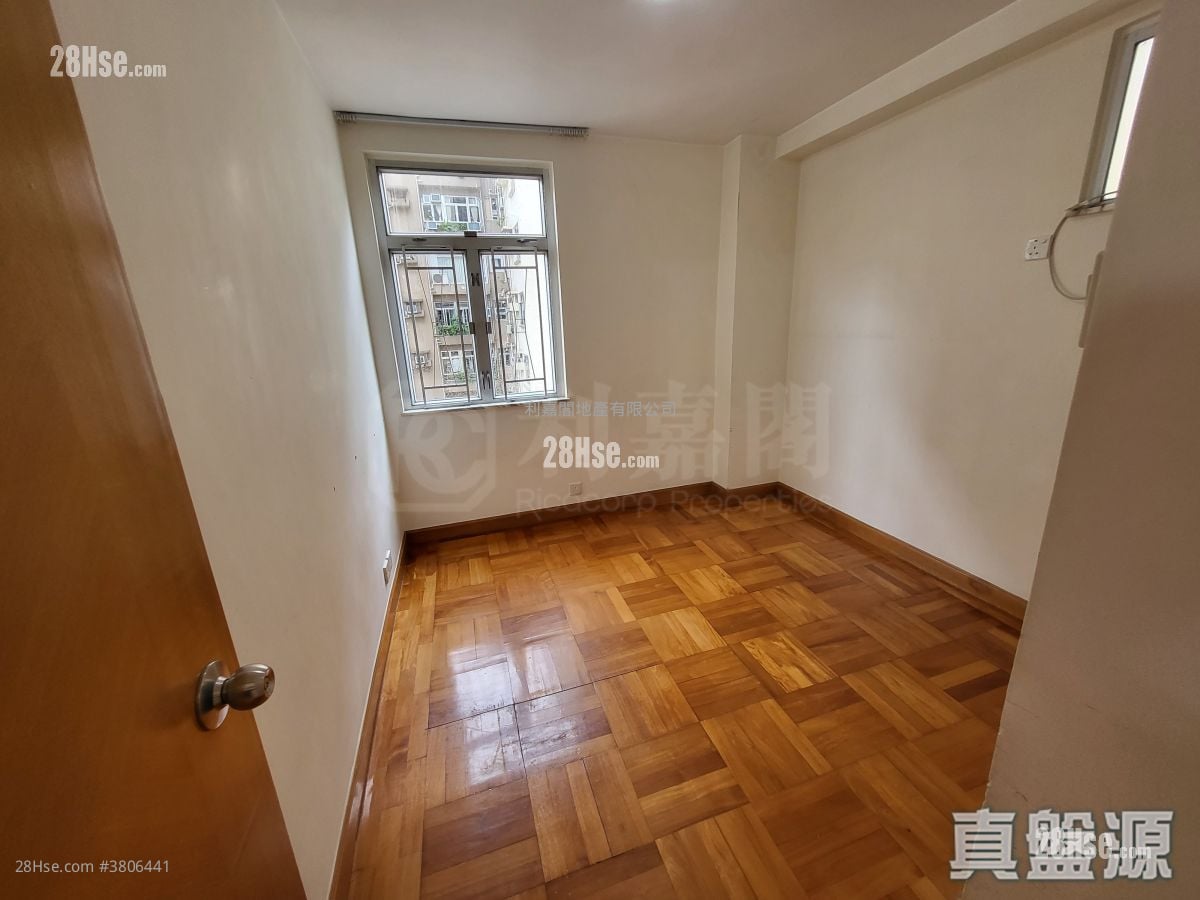 Mei Foo Sun Chuen Sell 3 Bedrooms , 2 Bathrooms 653 ft²