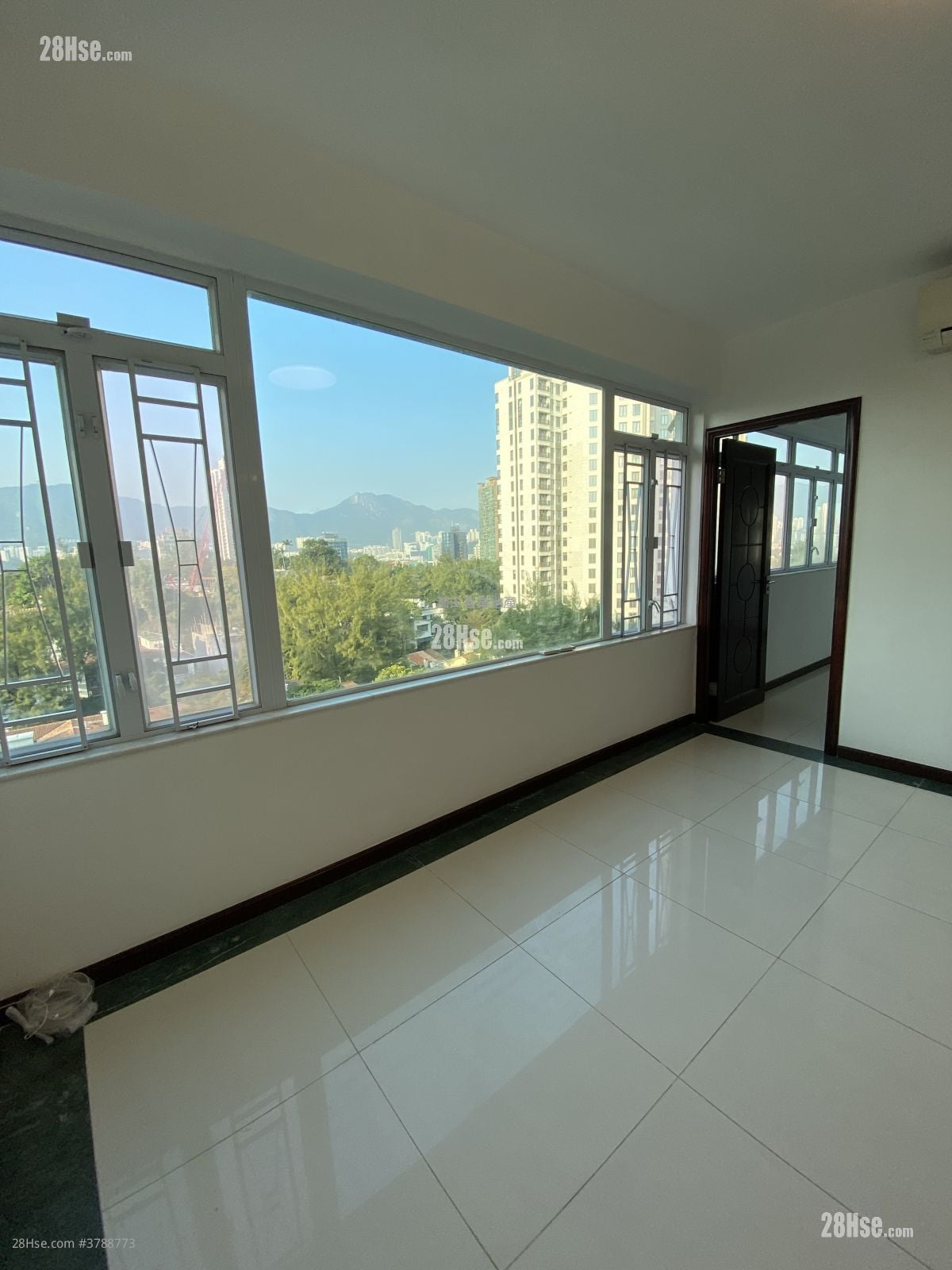 La Belle Mansion Rental 3 Bedrooms , 2 Bathrooms 1,130 ft²