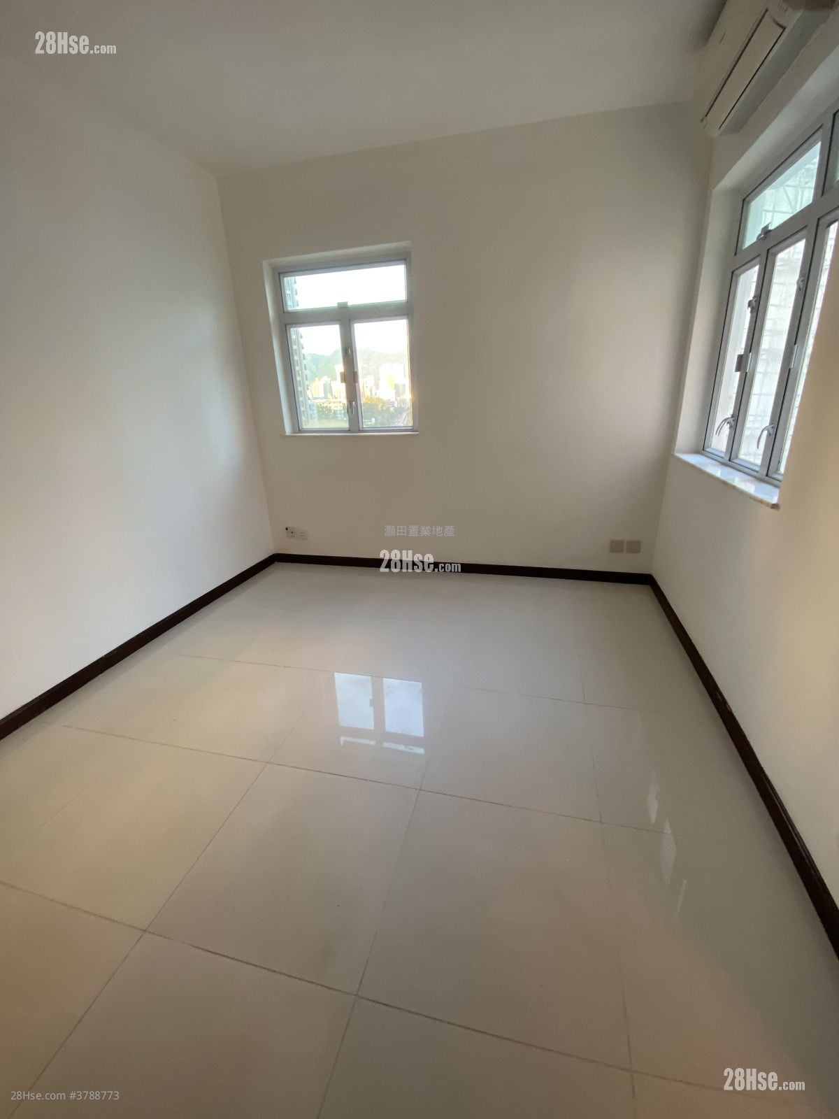 La Belle Mansion Rental 3 Bedrooms , 2 Bathrooms 1,130 ft²