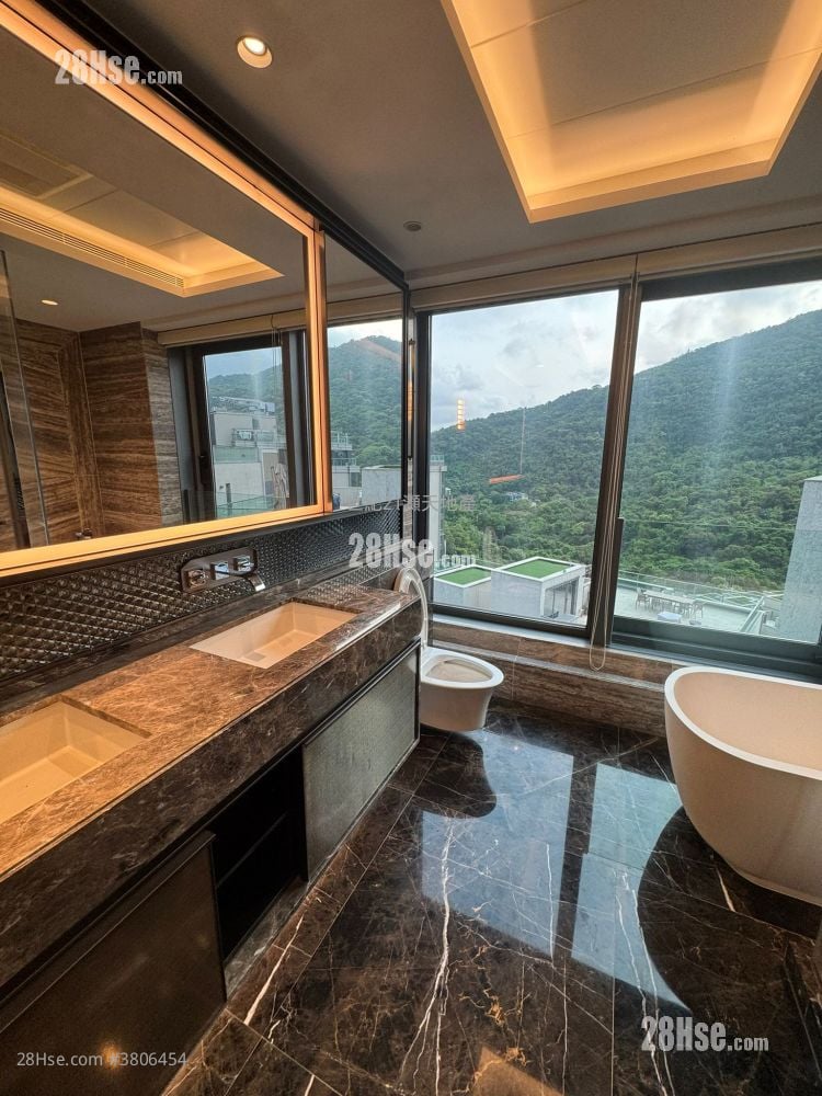 骏岭荟 租盘 5+ 房 , 4 浴室 3,098 平方尺