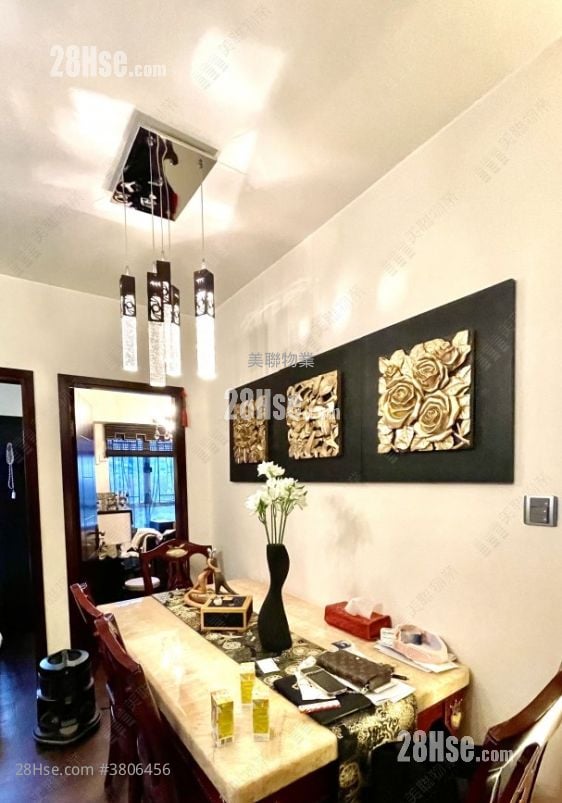 Fanling Town Center Sell 2 Bedrooms , 1 Bathroom 399 ft²