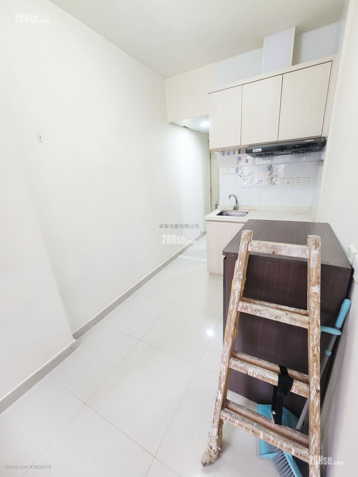 單幢樓房 租盤 130 平方呎