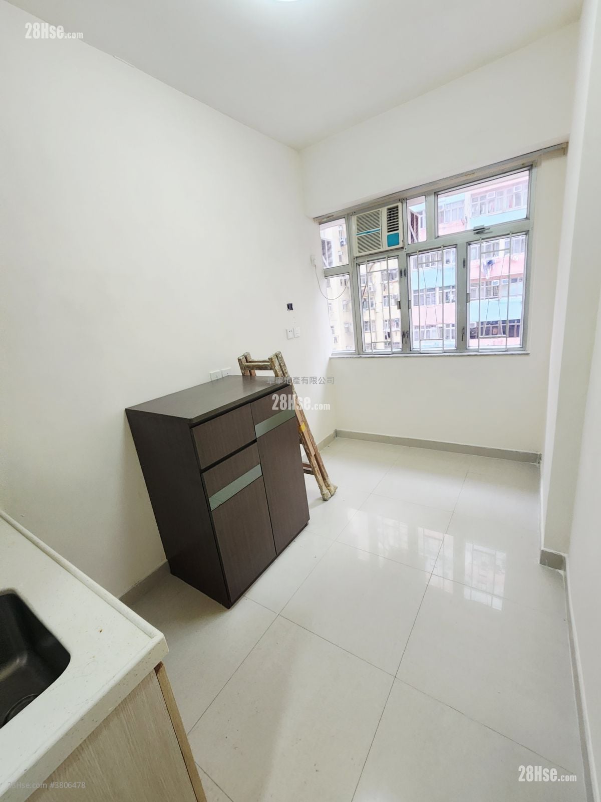 單幢樓房 租盤 130 平方呎