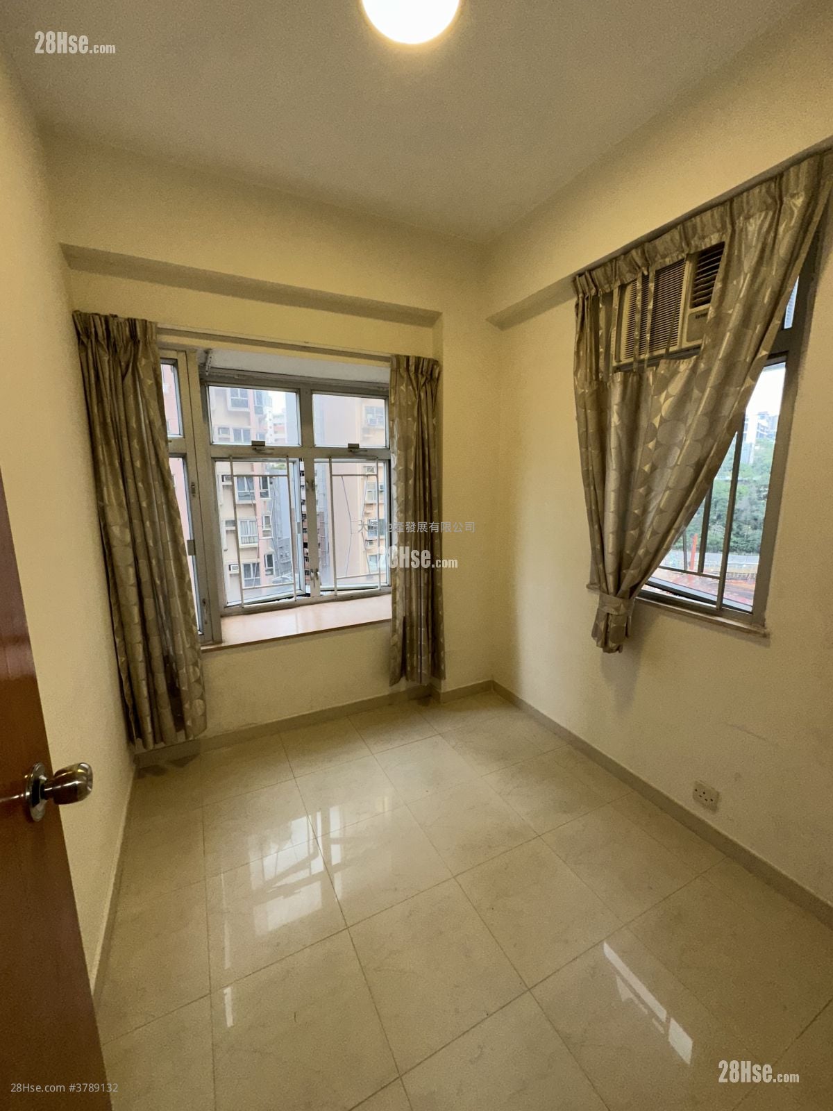 鸿威大厦 租盘 2 房 , 1 浴室 305 平方尺