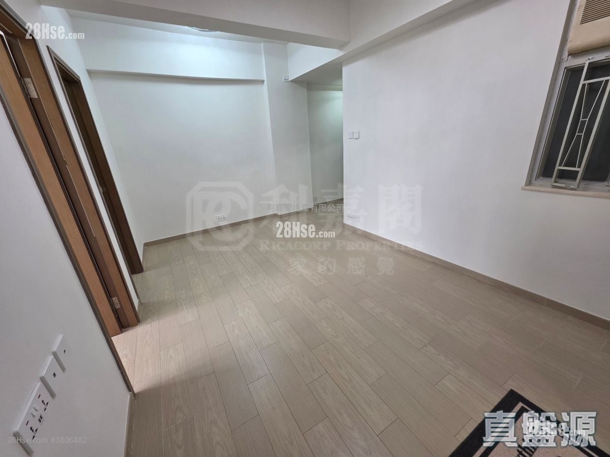 Hung Yu Mansion Sell 3 Bedrooms , 1 Bathroom 405 ft²