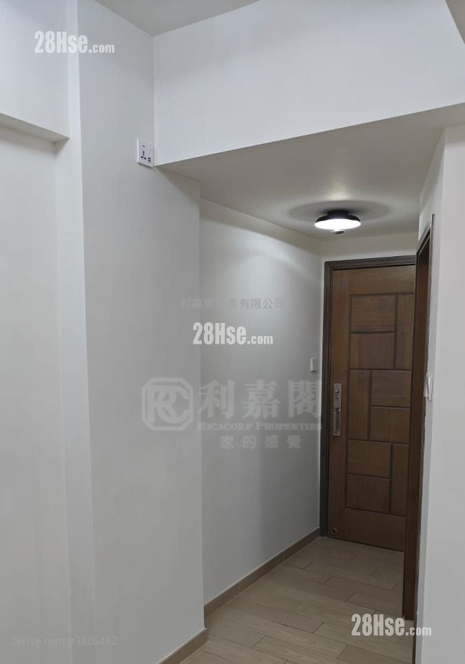 Hung Yu Mansion Sell 3 Bedrooms , 1 Bathroom 405 ft²