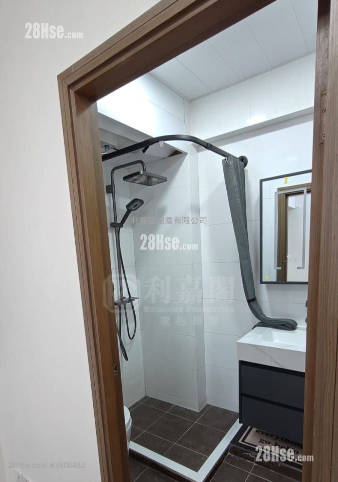 Hung Yu Mansion Sell 3 Bedrooms , 1 Bathroom 405 ft²