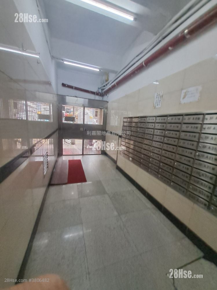 Hung Yu Mansion Sell 3 Bedrooms , 1 Bathroom 405 ft²