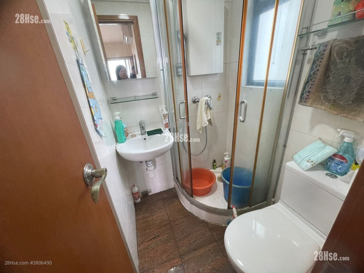 Yau On Court Sell 2 Bedrooms , 1 Bathroom 318 ft²