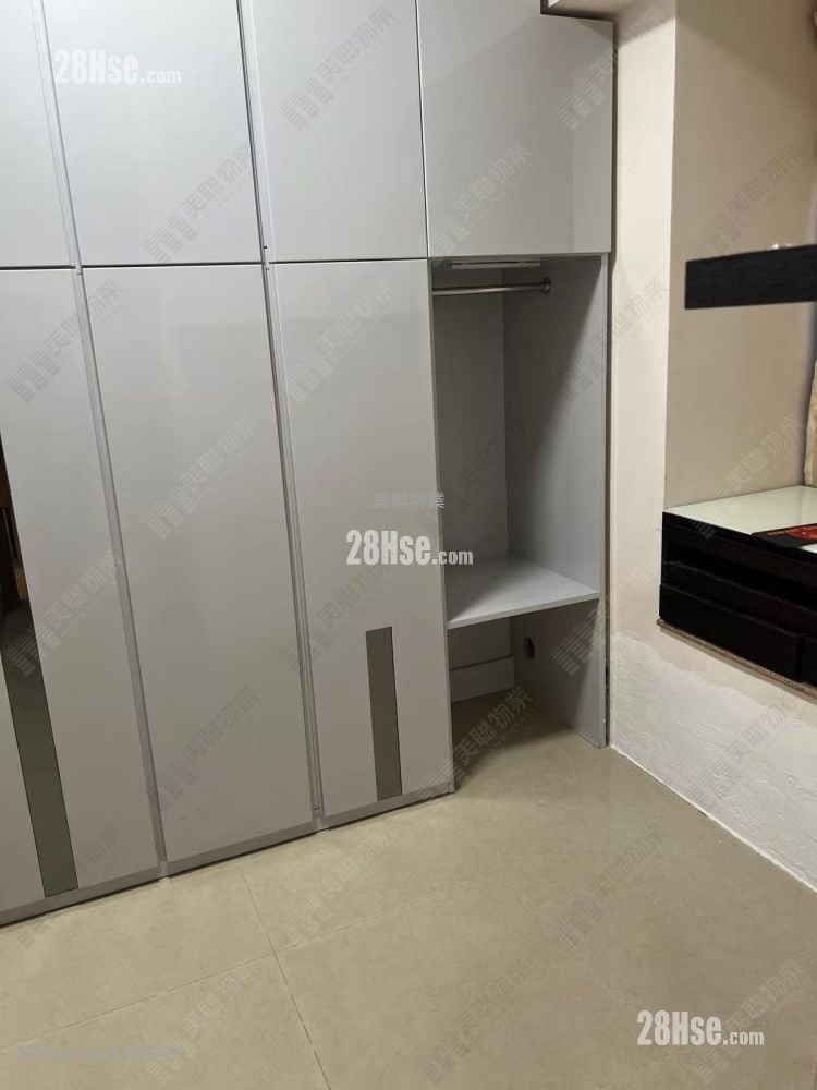 The Grandiose Rental 2 Bedrooms , 1 Bathroom 471 ft²